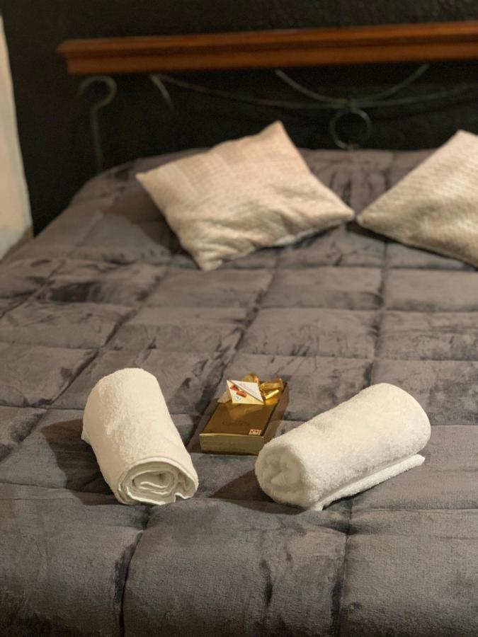 Tres Belle Suite Dans Le Centre Historique Ideale Pour 2 Personnes Orange  Exterior photo